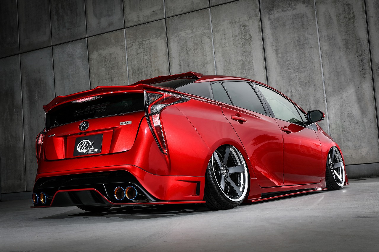 Фото тойоты тюнинг. Widebody Toyota. Prius Prime Tuning. Prius Widebody. Toyota Tuning.