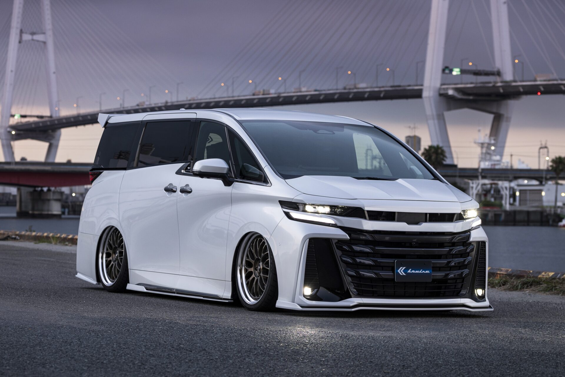 KRUISE KR-40VRR VELLFIRE