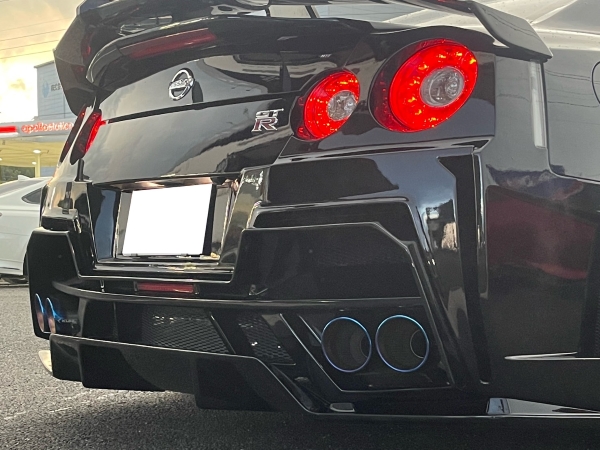 35GT-R　KUHLの4本出しマフラー