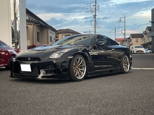 KUHLカスタムの35GT-R