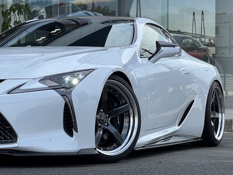 LC500をローダウンカスタムした写真