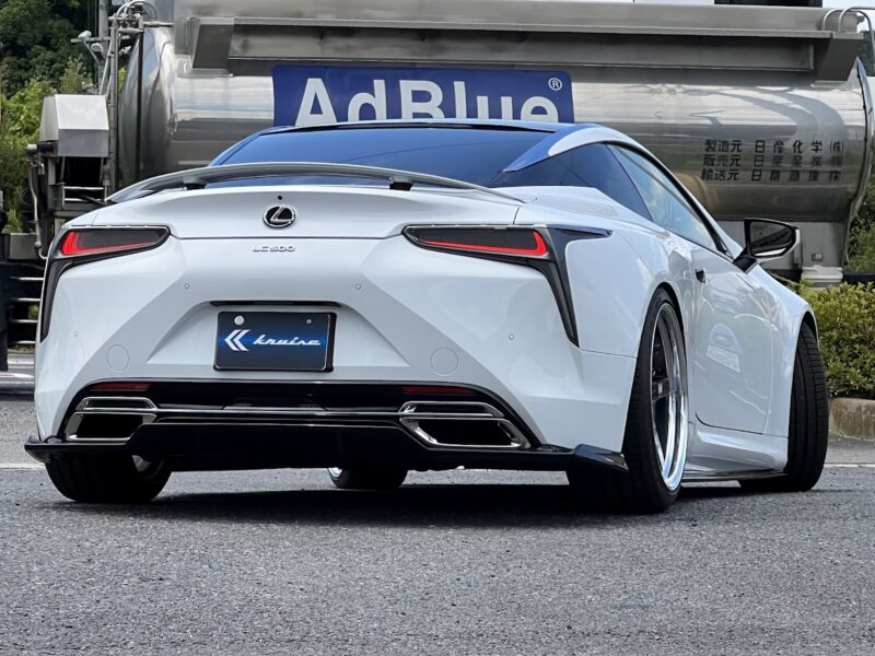 LC500のKUHLコンプリートカーの写真