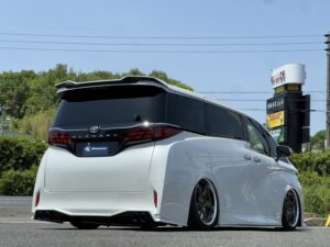 KUHLカスタムの40アルファード