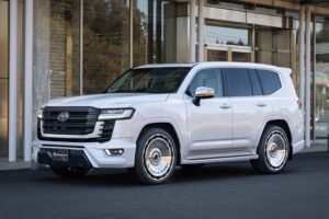 KUHLカスタムのランドクルーザー300