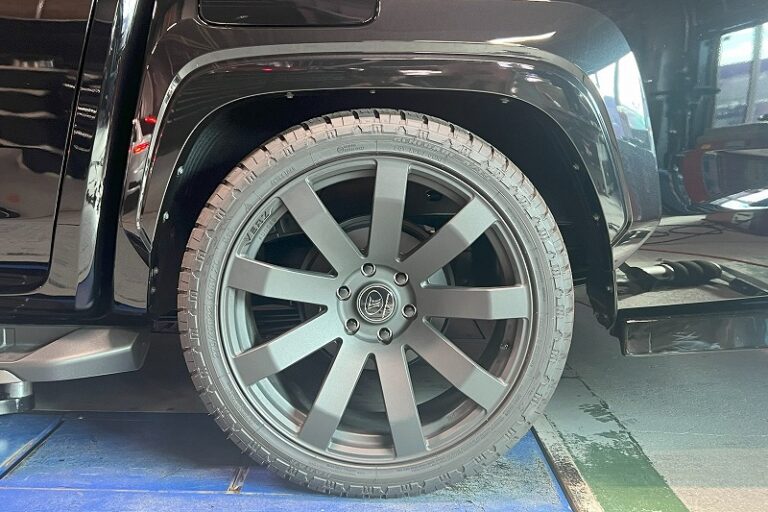 車高調でローダウンしたトライトン（リア）