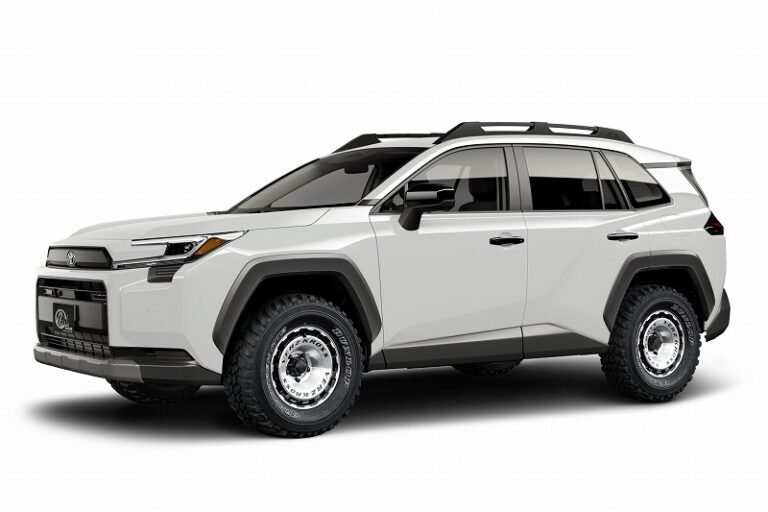 KUHLでリフトアップカスタムした新型RAV4 KUHLでリフトアップカスタムした新型RAV4 ADVENTURE