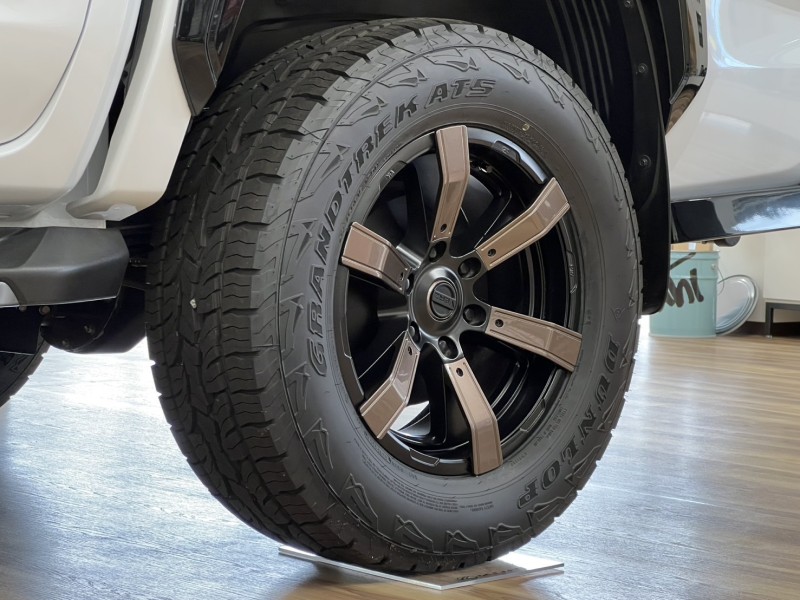 販売中のトライトンに装着しているVERZ-KROSS X6