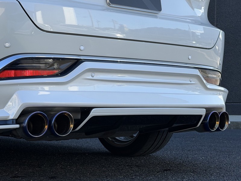 販売中の80系ハリアーに装着されたKUHLオリジナルマフラー