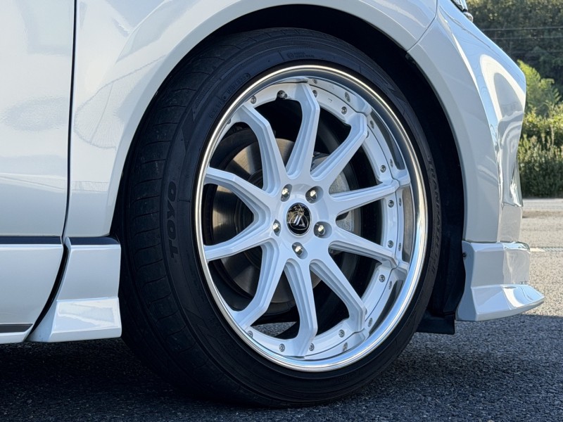 販売中の80系ハリアーに装着しているKUHLオリジナルVERZホイール